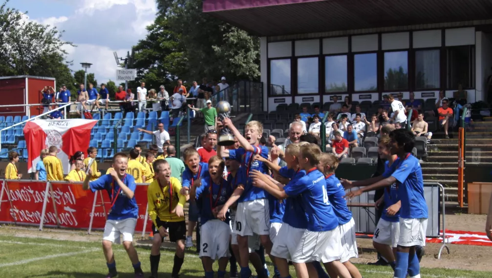 Fanion Football RDA - BFC Dynamo Berlin - 20 Ans Membre Promoteur